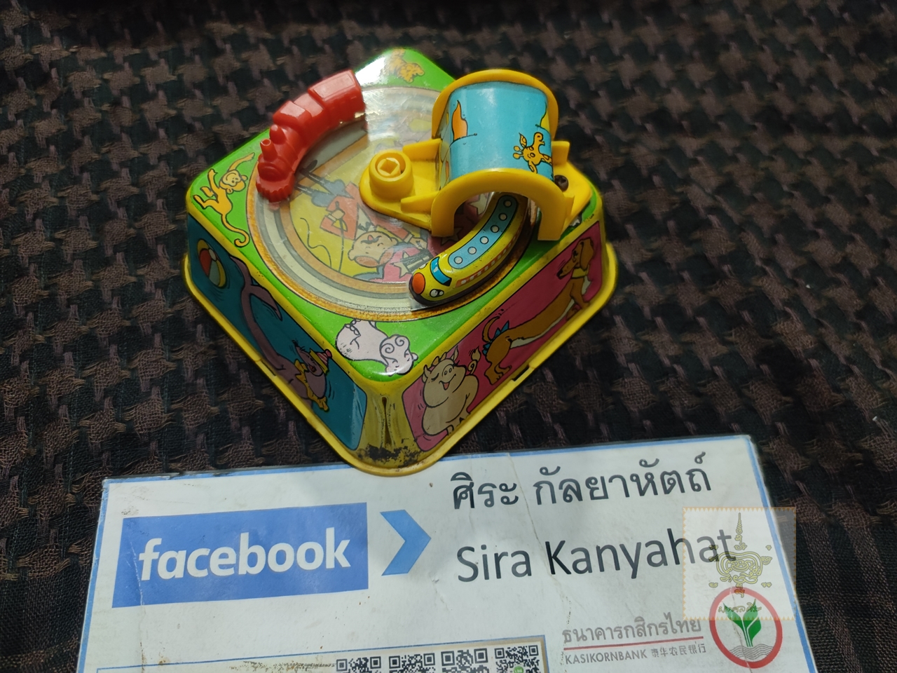 ของเล่นสังกะสีไขลานรถไฟผ่านอุโมง