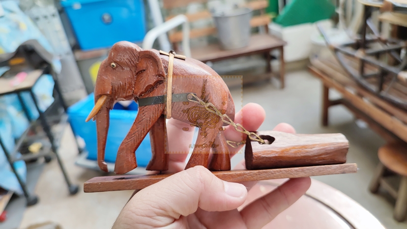 ช้างลากซุง ไม้แกะสลัก