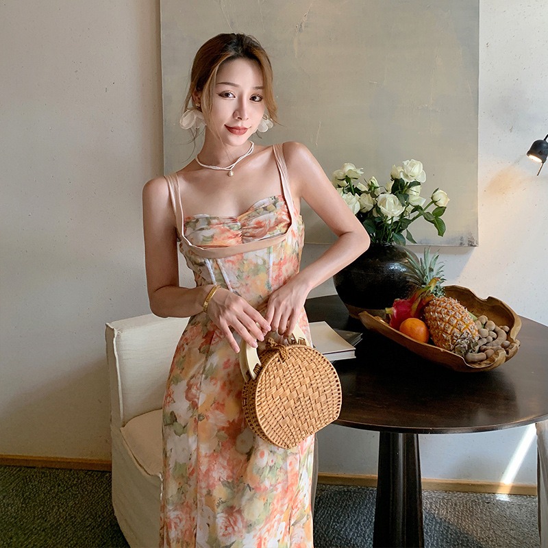 ชุดเดรสยาวลายดอกสีเหลือง สายเดี่ยว กระโปรงทรงบาน แฟชั่นชุดไปทะเล ชุดเที่ยวทะเล ชุดใส่เดินเล่นถ่ายรูปริมชายหาดสวยๆ