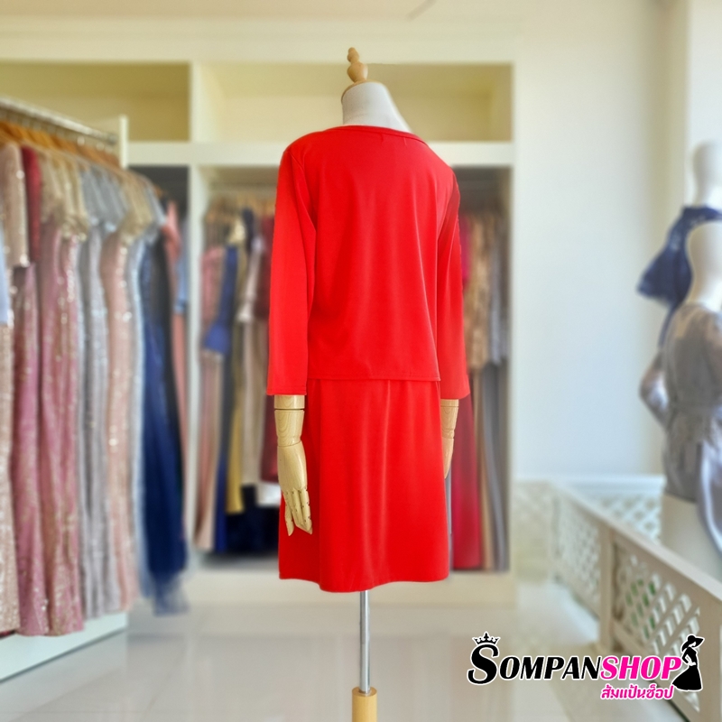 ชุดเซ็ทเสื้อและกระโปรงสีแดง