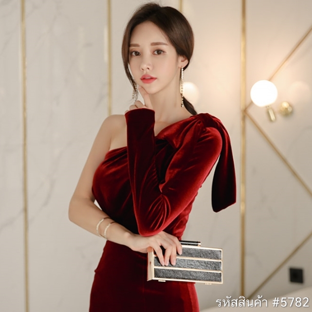 ชุดราตรี ชุดออกงาน ชุดไปงานแต่งงานงานสีแดง เดรสสั้นไหล่เฉียงแต่งโบว์น่ารักๆ