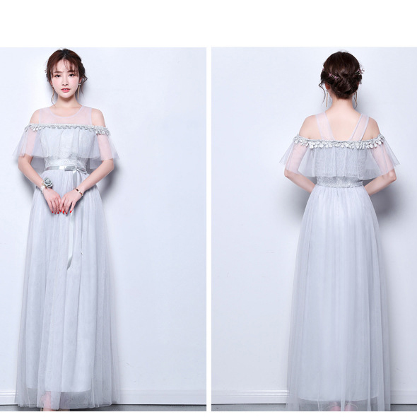 ชุดราตรียาวสีเทา แต่งระบายอก กระโปรงทรงบาน