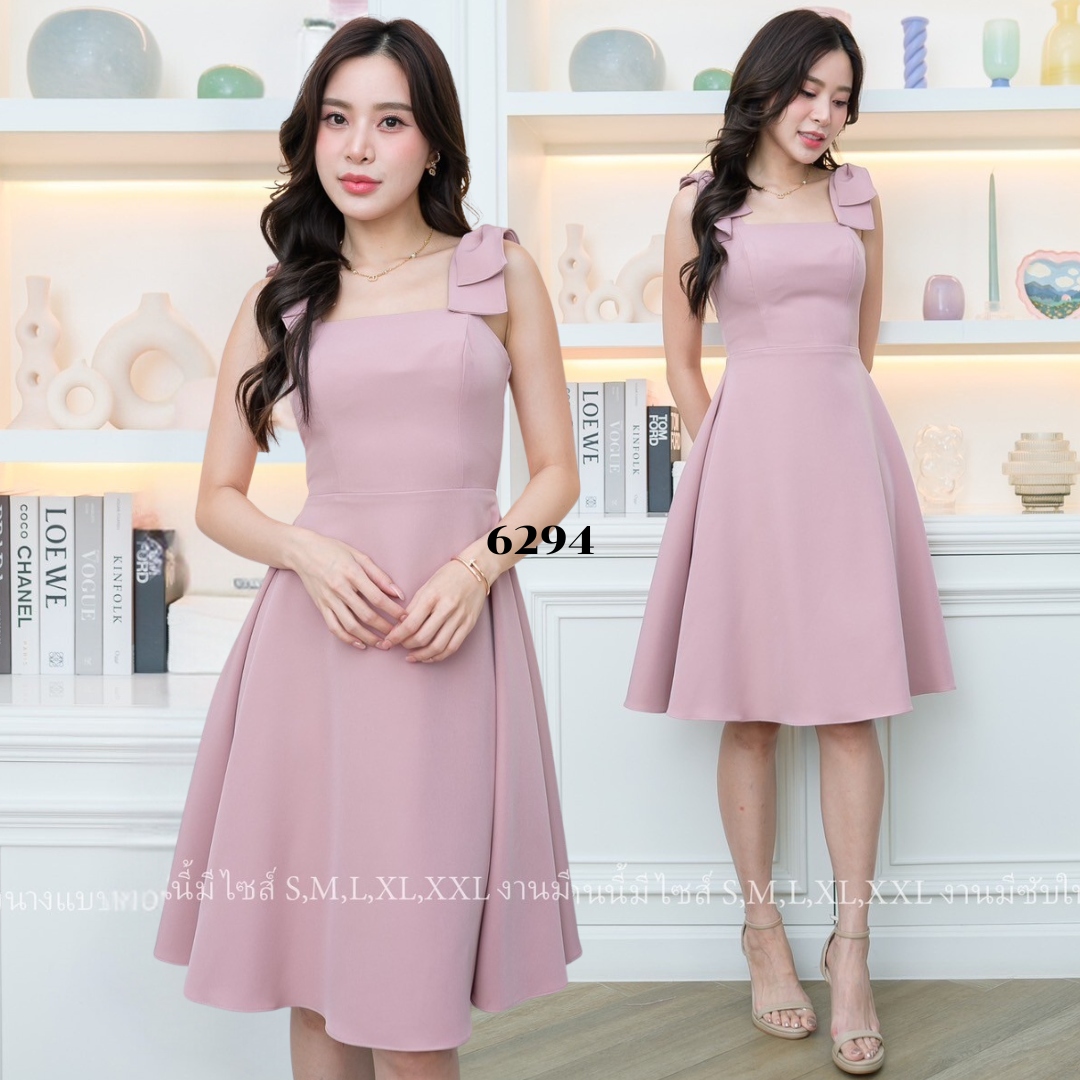 ชุดราตรี ชุดออกงาน ชุดไปงานแต่งสีชมพู เดรสสั้นไหล่โบว์ กระโปรงทรงบานคลุมเข่า แนวน่ารัก เรียบหรู สวยดูดี