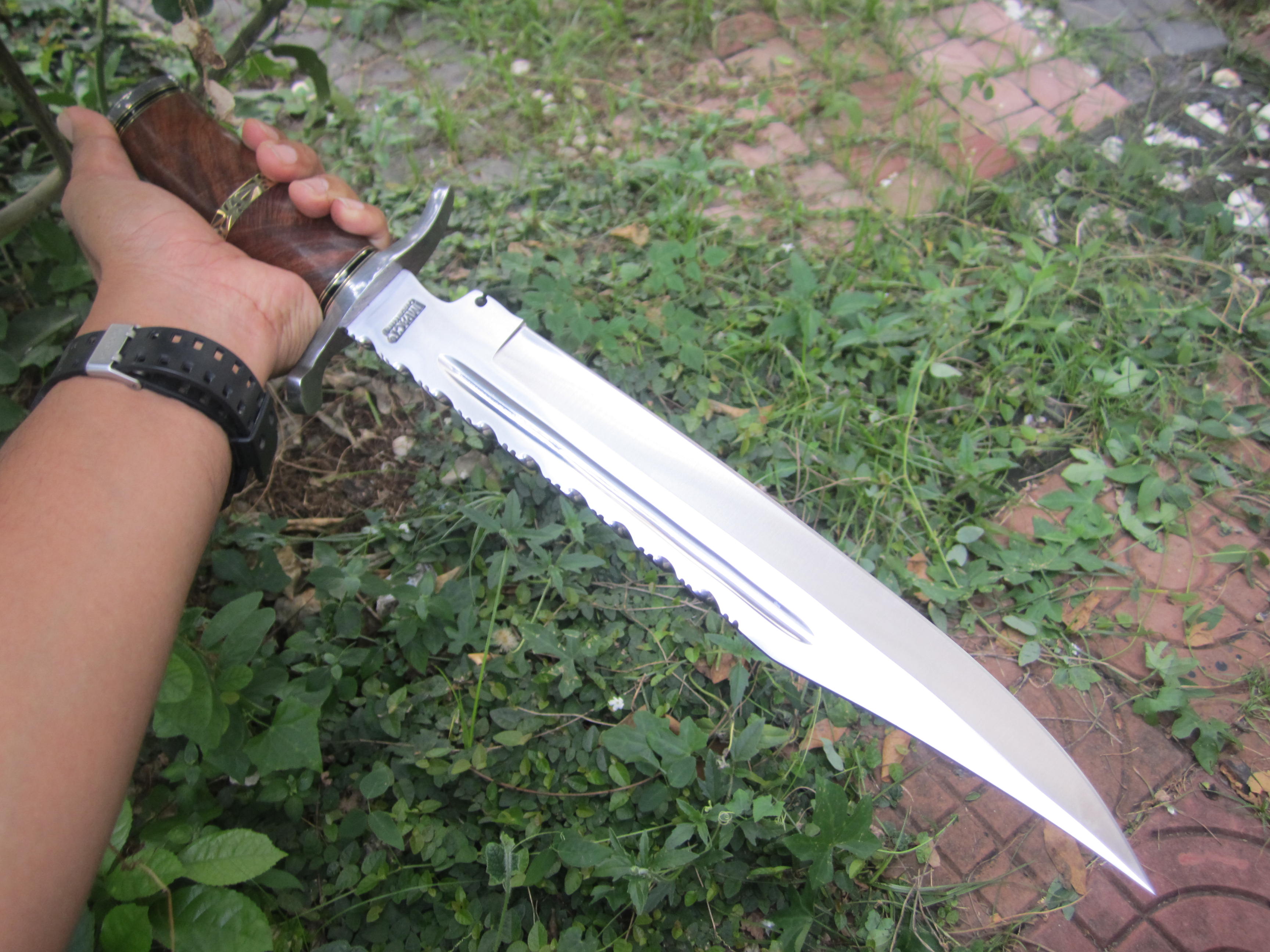 มีดใบตาย UK IMPACT CUTLERY RARE CUSTOM D2 LARGE COMBAT BOWIE KNIFE BURL WOOD DAMASCUS GUARD