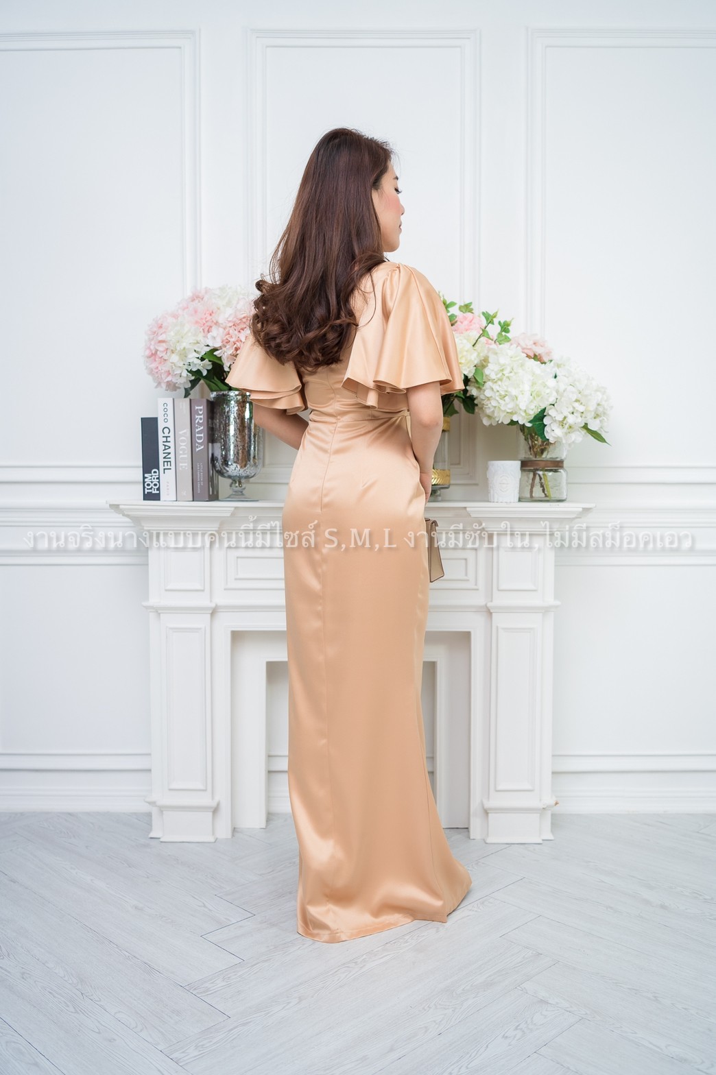 ชุดราตรียาวสีทอง แขนระบาย ลุคเรียบหรู สวยสง่าดูดี ใส่เป็นชุดออกงาน ชุดไปงานแต่งงาน ใส่ได้งานกลางวัน/งานเย็น