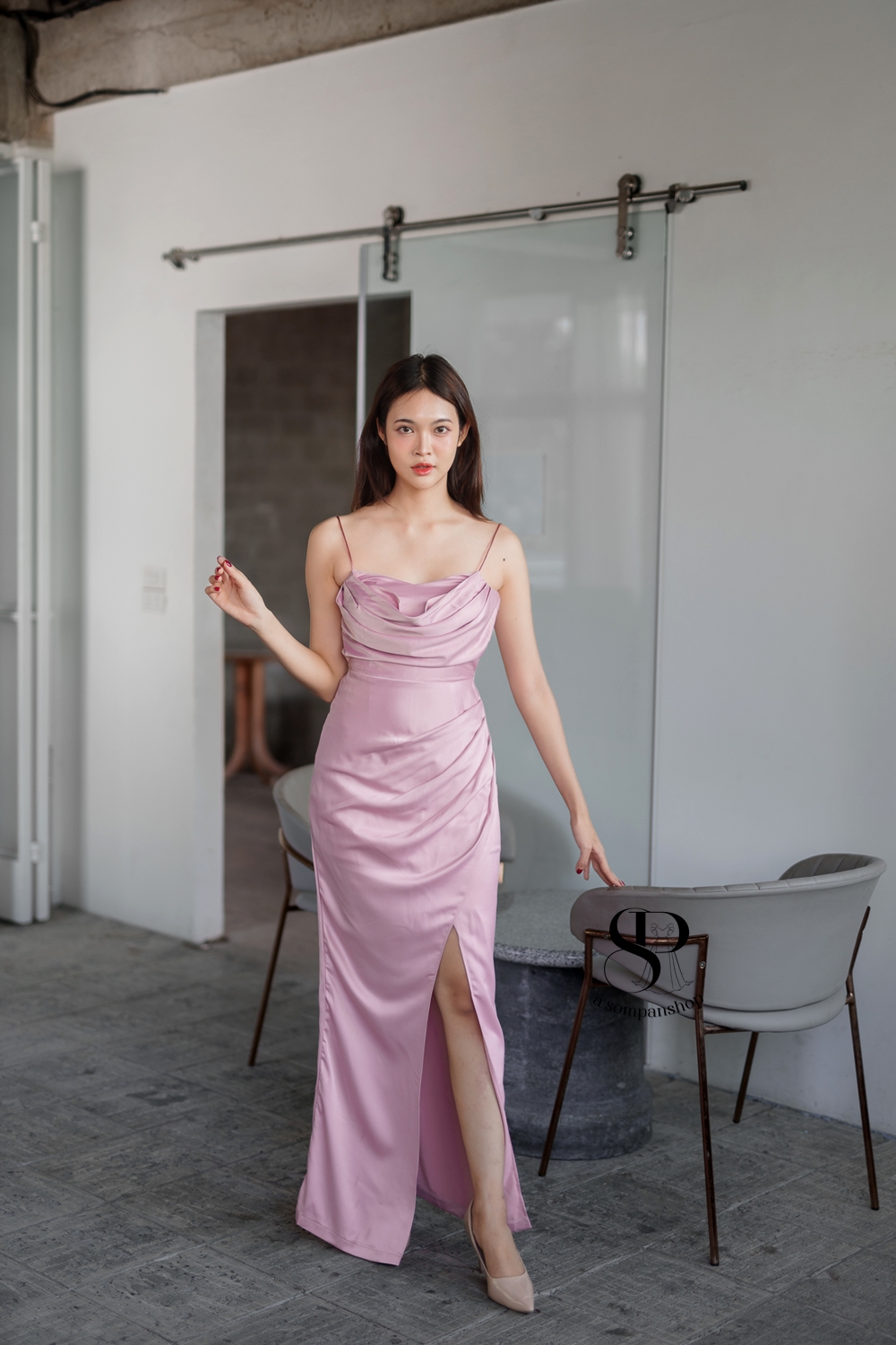 ชุดออกงานสีชมพู สายเดี่ยว คอถ่วง เรียบหรูดูแพงสวยหรูดูดี ใส่ออกงานราตรี งานแต่งงานกลางคืน ชุดงานประกวด งานรับรางวัล