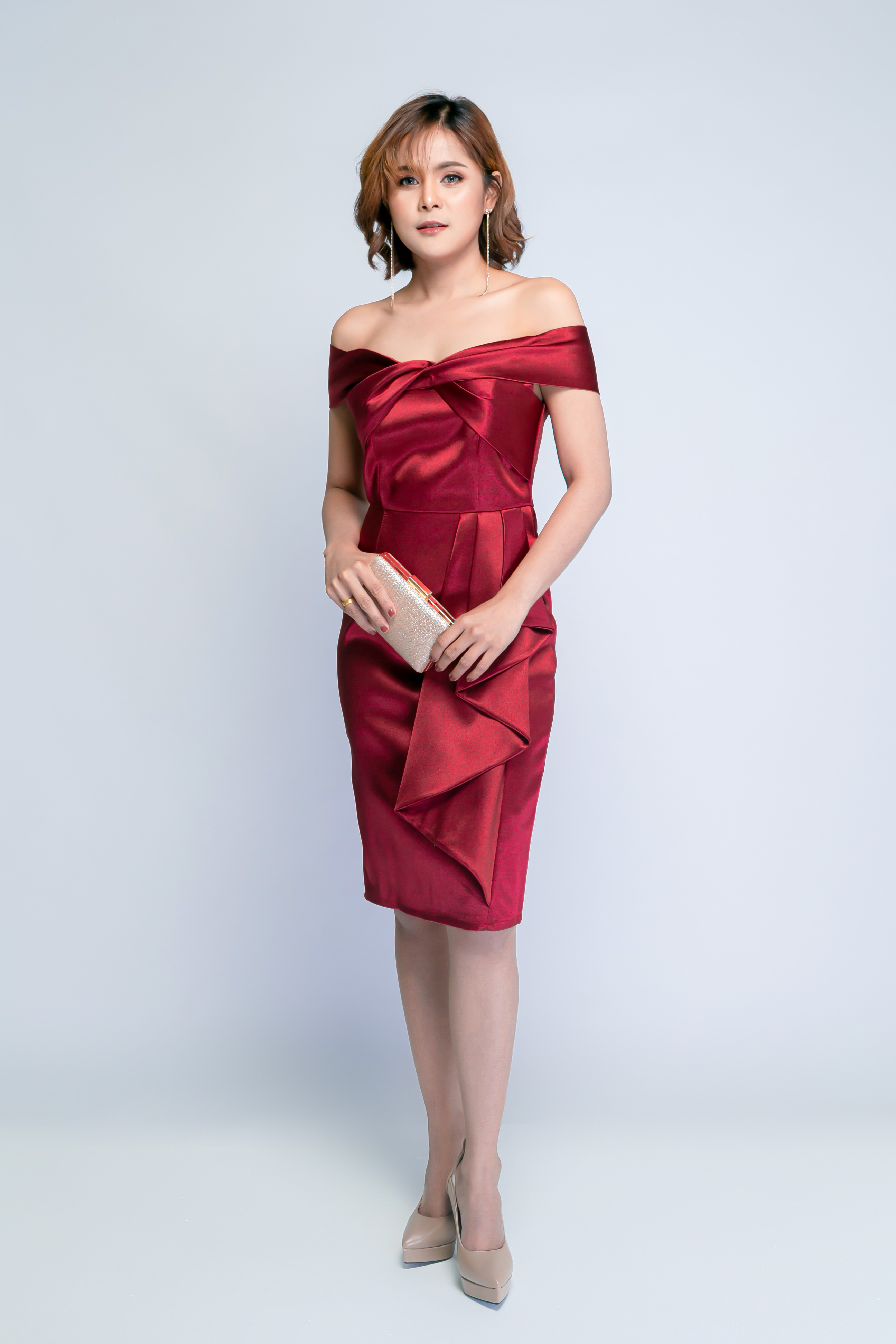 ชุดราตรี ชุดออกงาน ชุดไปงานแต่งงานงานสีแดง เปิดไหล่ เอวจีบระบาย กระโปรงทรงดินสอ แนวเรียบหรูดูแพง