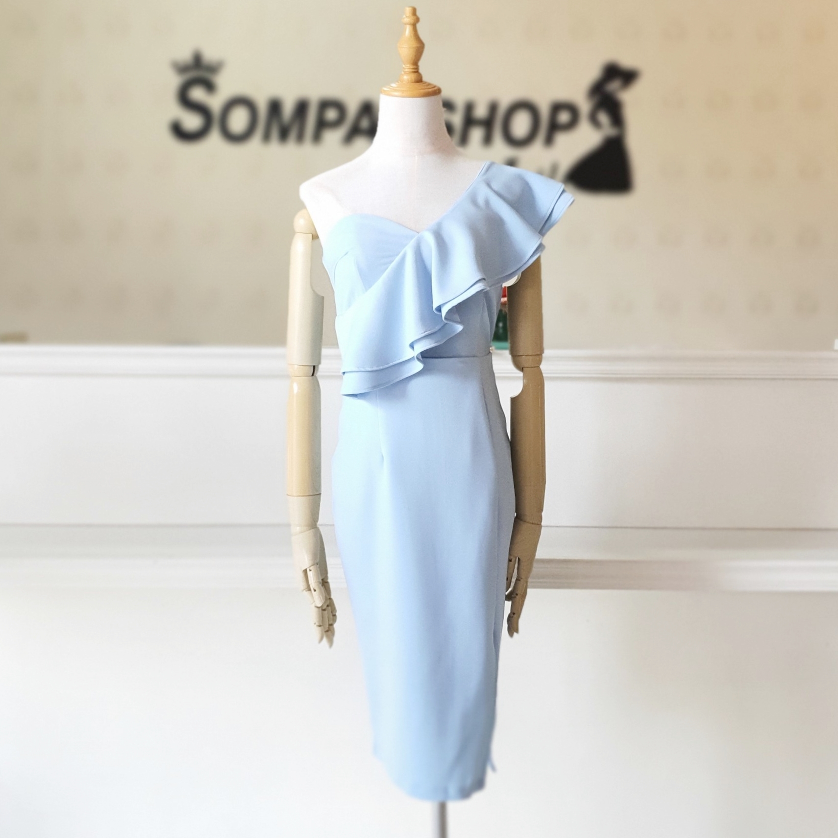 ชุดเดรสออกงานสีฟ้า ไหล่เฉียงแระบายทรงเข้ารูป เรียบหรู สวยหรู ชุดราตรี ชุดไปงานแต่งงาน ชุดออกงาน