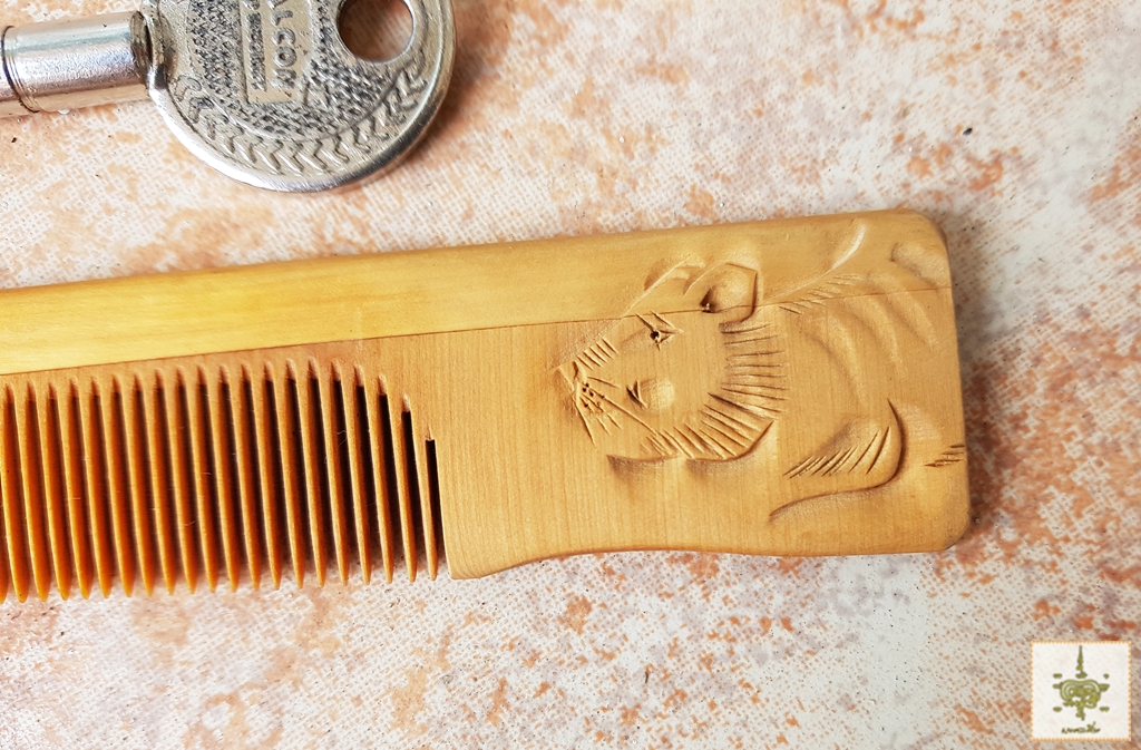 หวีไม้แกะลายเสือ จากญี่ปุ่น