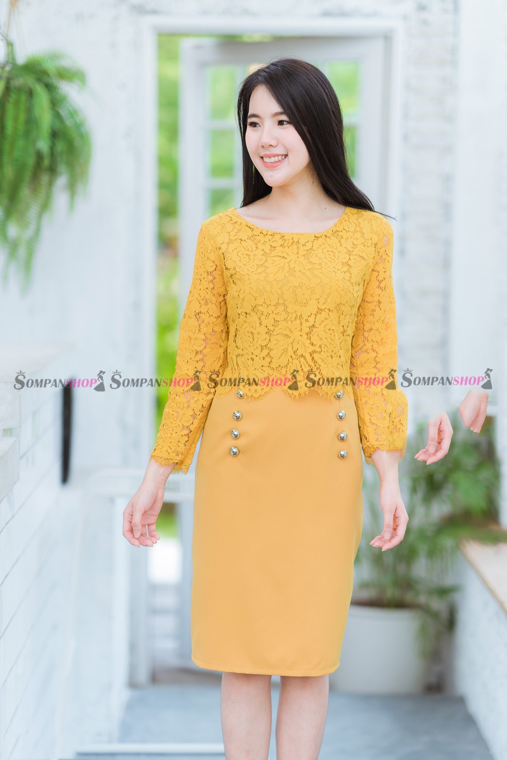 ชุดเดรสสีเหลือง ทรงเอเข้ารูป แต่งลูกไม้ แนวเรียบร้อย ใส่ทำงาน