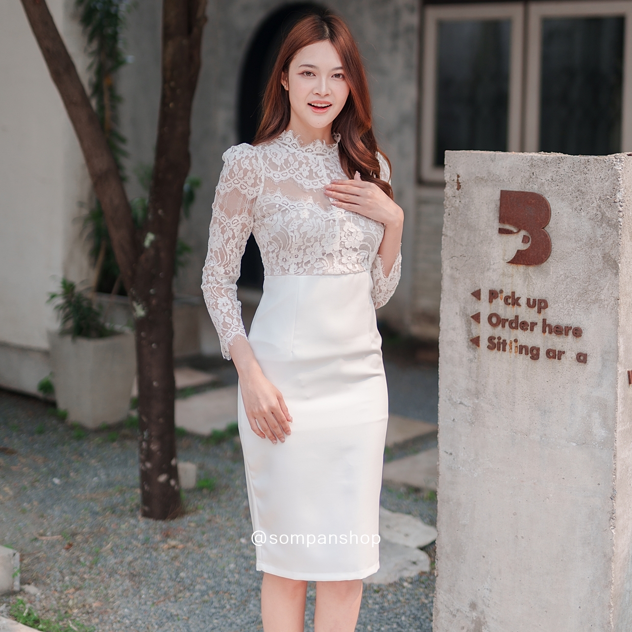 ชุดเดรสลูกไม้ออกงานสีขาว เดรสทรงเข้ารูป แขนยาว แนวเรียบหรู สวย ดูดี ใส่เป็น ชุดราตรี ชุดออกงาน ชุดไปงานแต่งงาน กลางวัน กลางคืน