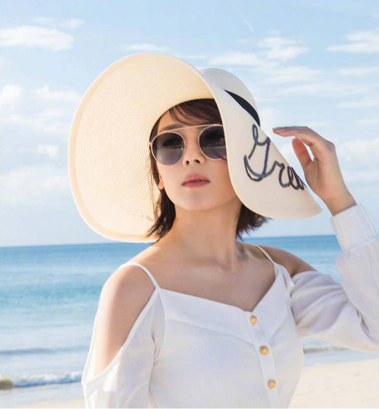 หมวกปีกกว้างไปทะเลสีครีม ปักตัวอักษร meeting from หมวกไปทะเลเก๋ๆ เริ่ดๆ .. จะไปทะเลทั้งทีพร็อพต้องครบนะจ๊ะ !!