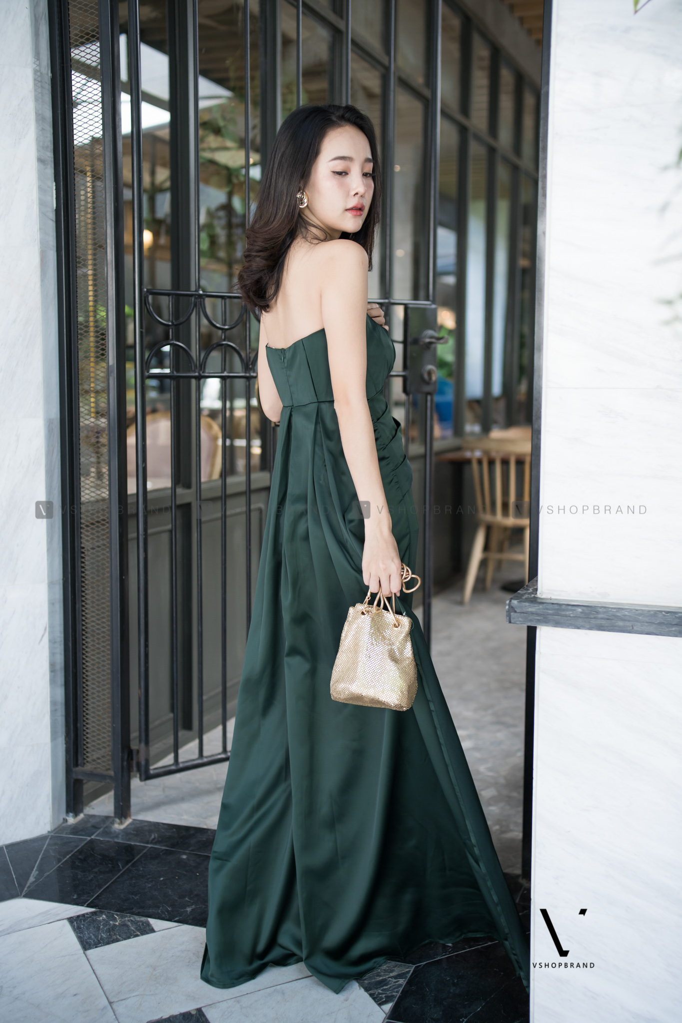 ชุดออกงานยาวสีเขียวมรกต แบบกางเกง เกาะอก กางเกงทรงบาบาน ลุคเรียบหรู สวยดูดีมากๆๆๆ