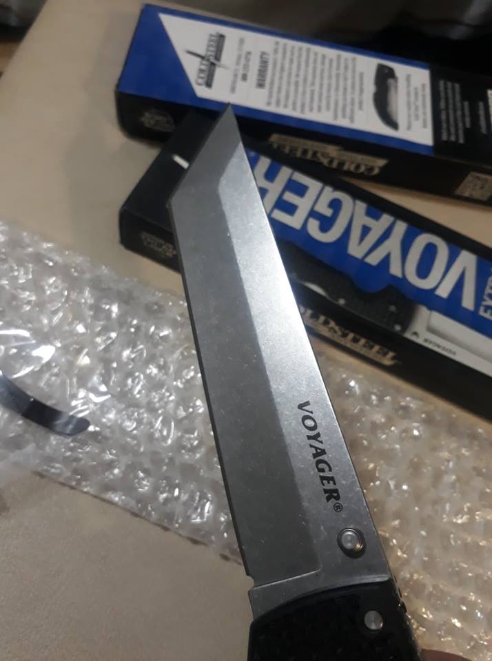 มีดพับ Cold Steel Voyager XL 5.5 in Tanto Plain Black GFN Handle 29AXT Japanese AUS10A Alloy