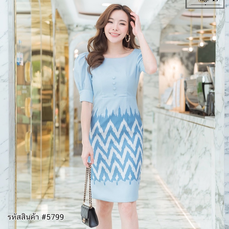 ชุดเดรสสั้นสีฟ้า พิมพ์ลายไทย แขนสั้นตุ๊กตา เดรสทรงเอเข้ารูปทรงสวย แนวเรียบร้อย สวยๆใส่ทำงาน