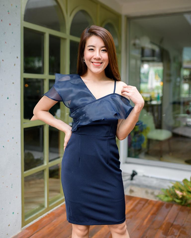 ชุดไปงานแต่งงานสีน้ำเงินกรมท่า เดรสสั้นแต่งระบายผ้าไหมแก้ว แบบน่ารัก สวยๆ เรียบหรูดูแพง ชุดราตรี ชุดไปงานแต่งงาน ชุดออกงาน