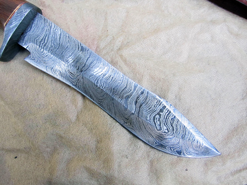 เหล็กลายของแท้Damascus steel custom handmade hunting bowie knife 13"