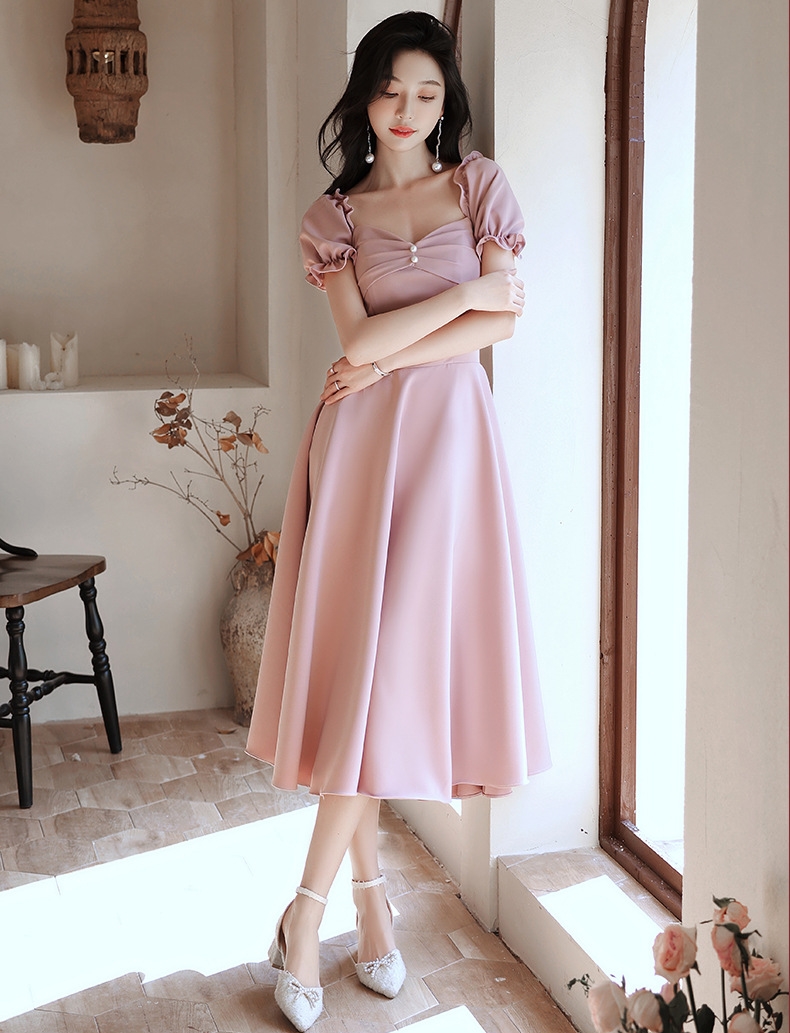 พร้อมส่ง !! ชุดราตรี ชุดไปงานแต่งงาน ชุดออกงานสีชมพู เดรสสั้นแขนตุ๊กตาแต่งกระดุมมุกกระโปรงทรงบาน สวยหวาน เรียบหรู สวยดูดี สไตล์มินิมอล ใส่ได้ทั้งงานกลางวัน กลางคืน