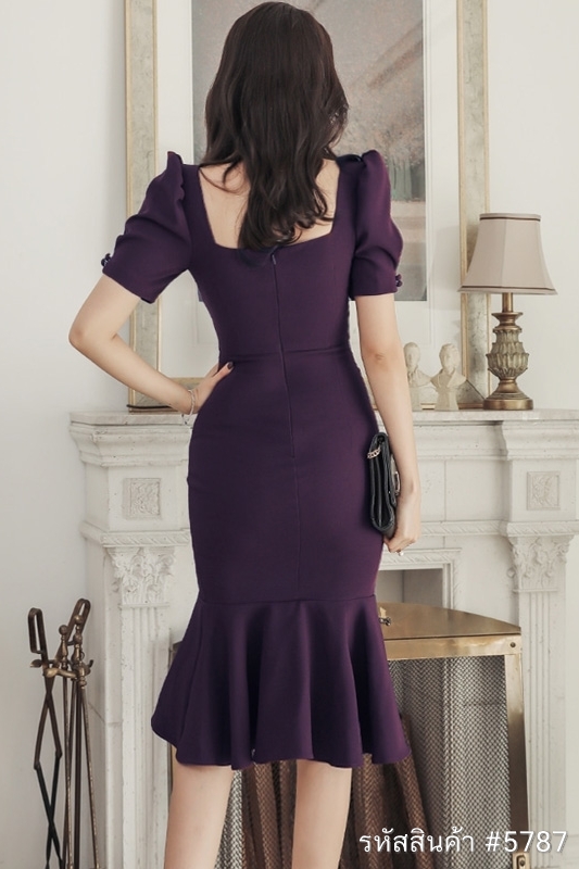 ชุดเดรสออกงานสีม่วง เดรสทรงเข้ารูปกระโปรงทรงหางปลาแต่งระบาย แนวเรียบหรู สวยหรูดูแพง ใส่ไปงานราตรี ออกงาน ไปงานแต่งงาน