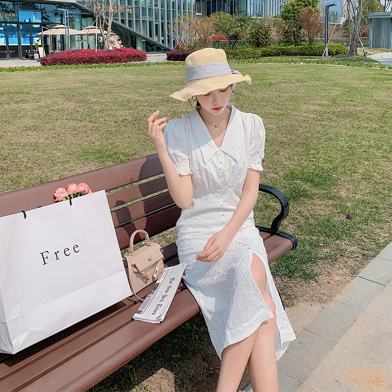 ชุดเดรสยาวสีขาวลูกไม้ คอปก แขนสั้น กระโปรงยาวคลุมเข่า ดีไซน์สวย แมทช์ได้ทุกวันและทุกโอกาส สวยดูดีแบบลูกคุณหนู