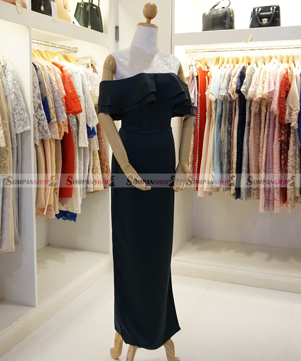 SALE ชุดเดรสออกงาน/ไปงานแต่งงานสีเขียวเข้ม เปิดไหล่แต่งระบาย กระโปรงยาวผ่าหน้า สไตล์เรียบหรู สวยๆ ดูดี