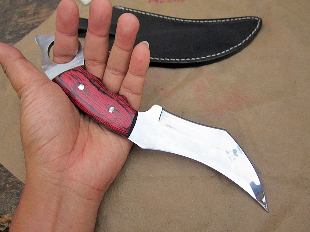 มีดKARAMBIT D2 USA. 175 COLORED WOOD HANDLE