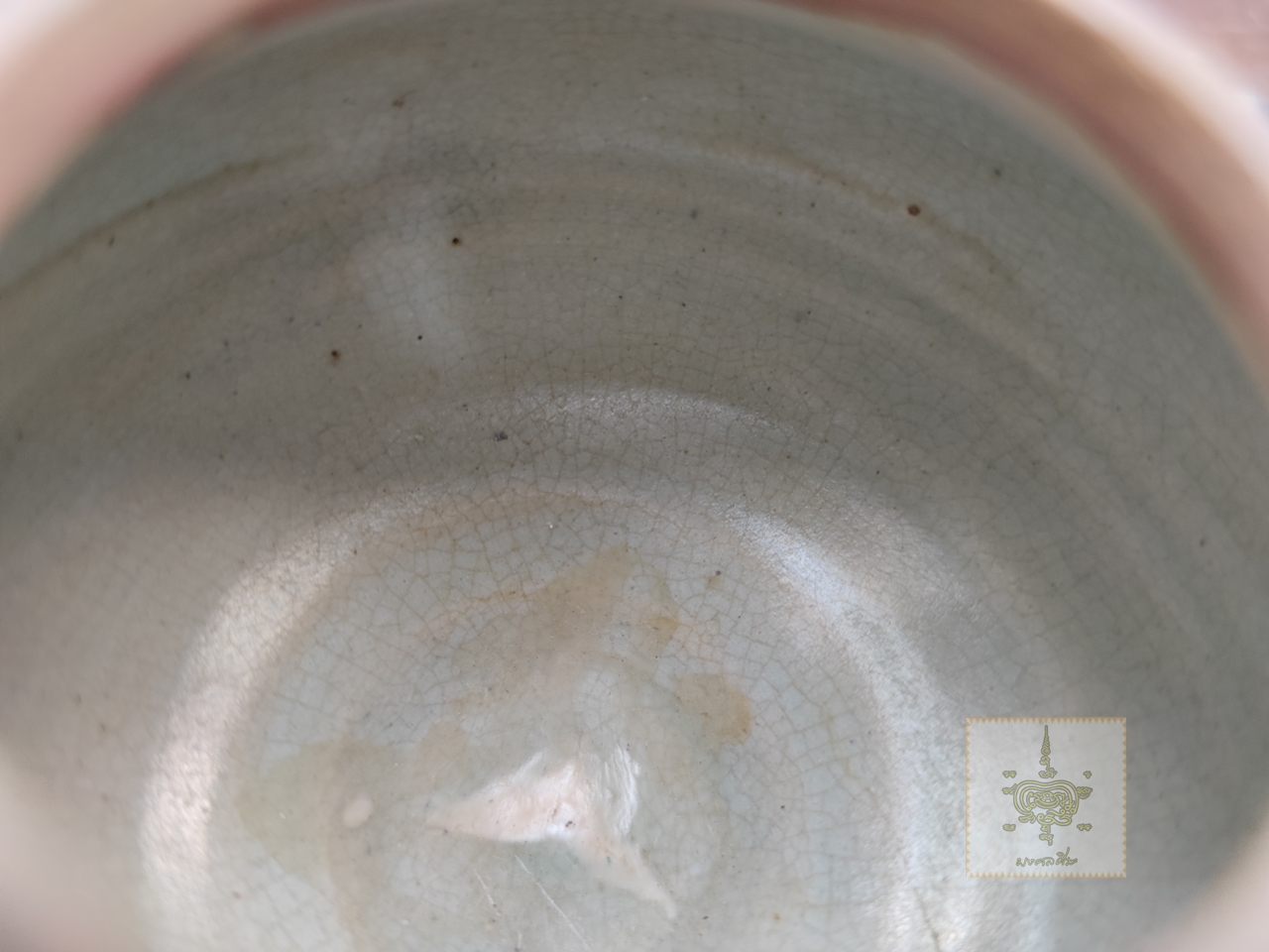 ไหนกเครื่องสังคโลก เขียนลายเคลือบขาว