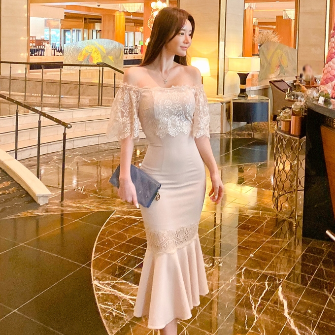 ชุดเดรสออกงานสีครีม เปิดไหลแต่งลูกไม้ ทรงเข้ารูป เรียบหรู สวย ดูดี ใส่เป็น ชุดราตรี ชุดออกงาน ชุดไปงานแต่งงาน กลางวัน กลางคืน