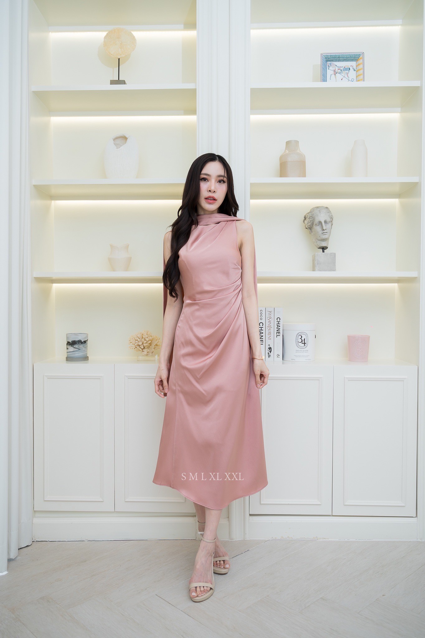 ชุดเดรสสั้นแขนกุด มาพร้อมผ้าคลุมไหล่สวยเก๋ ชุดไปงานแต่งงาน ชุดออกงาน ชุดเพื่อนเจ้าสาว