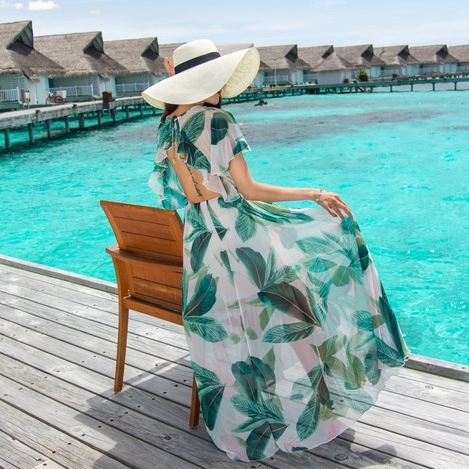 ชุดเที่ยวทะเลสีขาวลายใบไม้ แม็กซี่เดรสยาวโชว์หลัง กระโปรงยาว ผ้าชีฟอง
