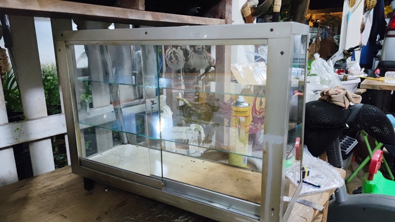 ตู้โชว์ สี่เหลี่ยมคางหมู