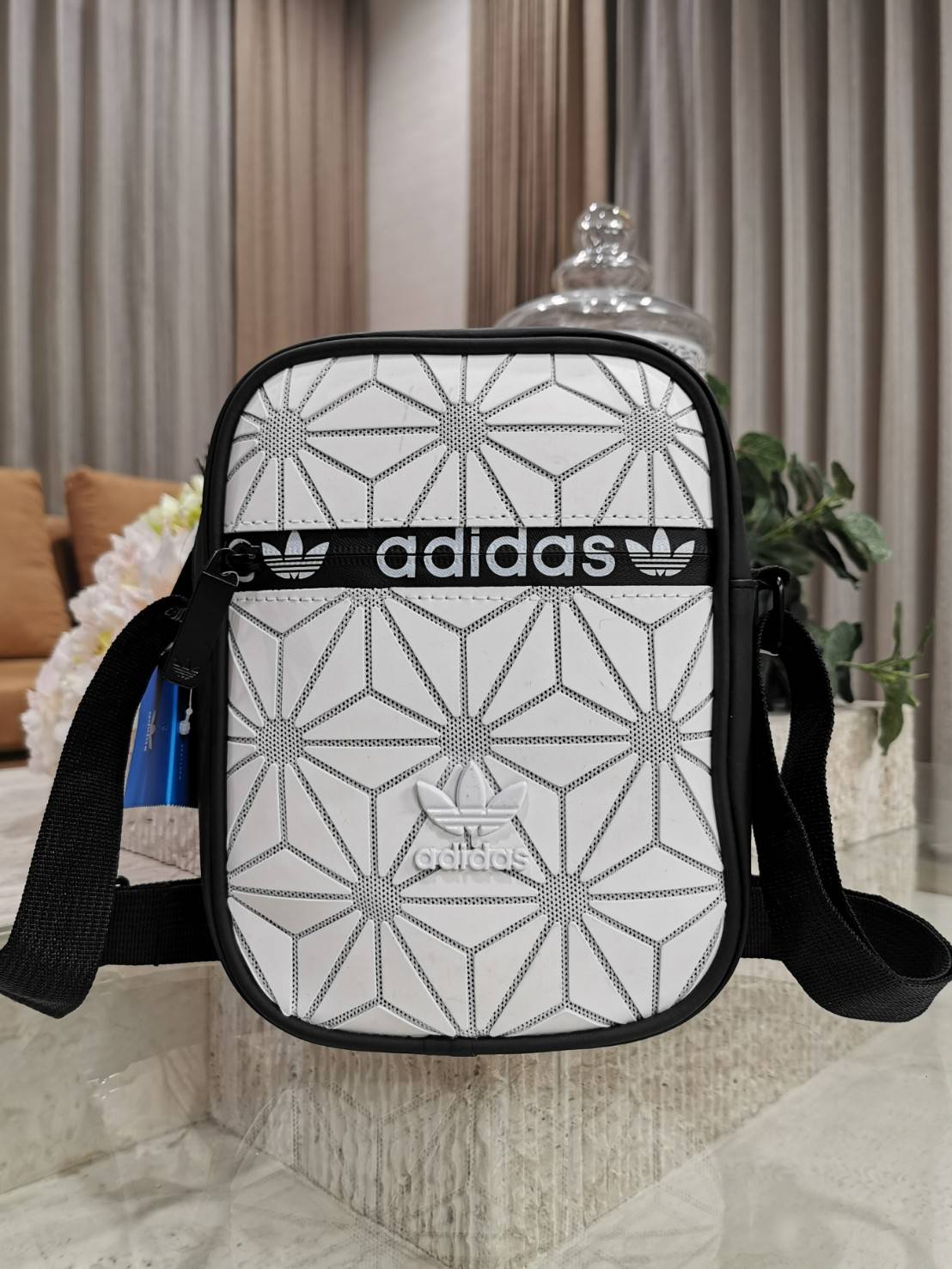 Adidas Originals 3D Mini Crossbody Bag สีขาว