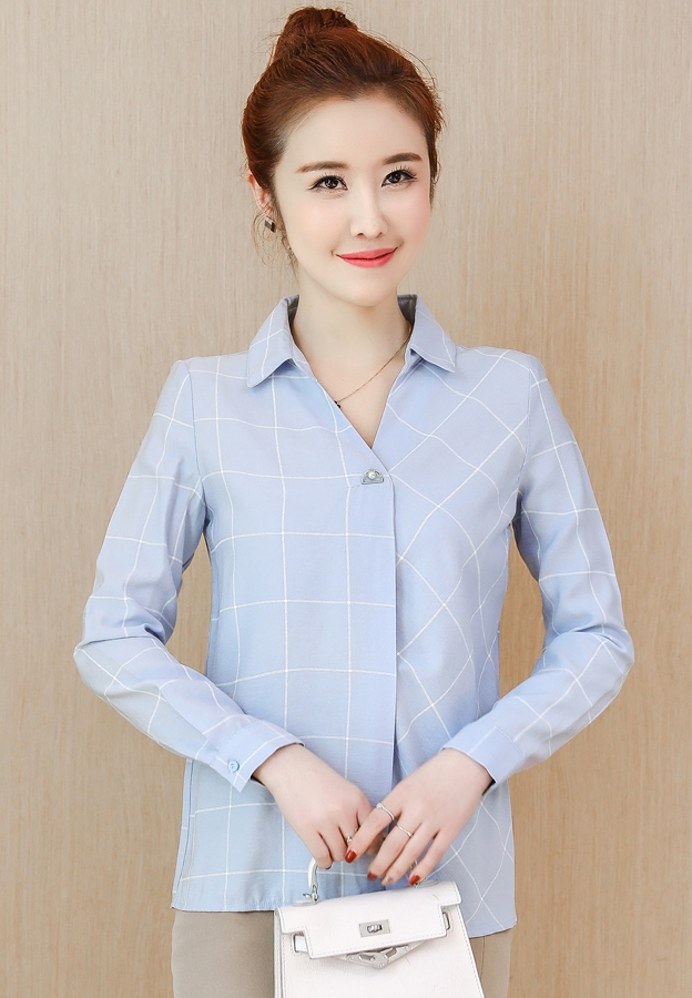 Sale เสื้อเชิ้ตผู้หญิงสีฟ้า แขนยาว ผ้าชีฟอง พิมพ์ลายตาราง กระดุมหน้า