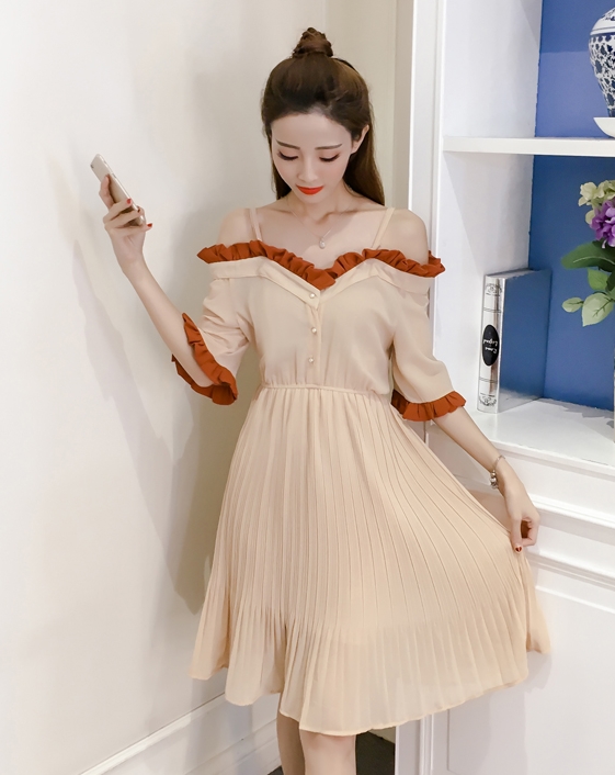 ชุดเดรสสั้นสีครีมเบจ เปิดไหล่ สายเดี่ยว สวยๆ น่ารัก สดใส ใส่ไปเที่ยวทะเล