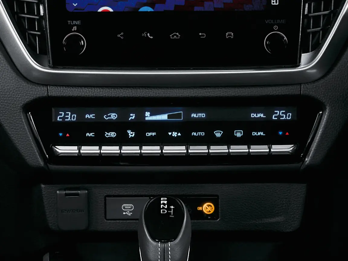 USP-4DOORS-MOBILE-INTERIOR-4
