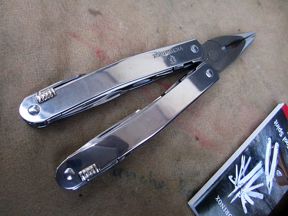 คีมVictorinox Swiss Army Knife Swisstool Spirit, With Leather Pouch 56800