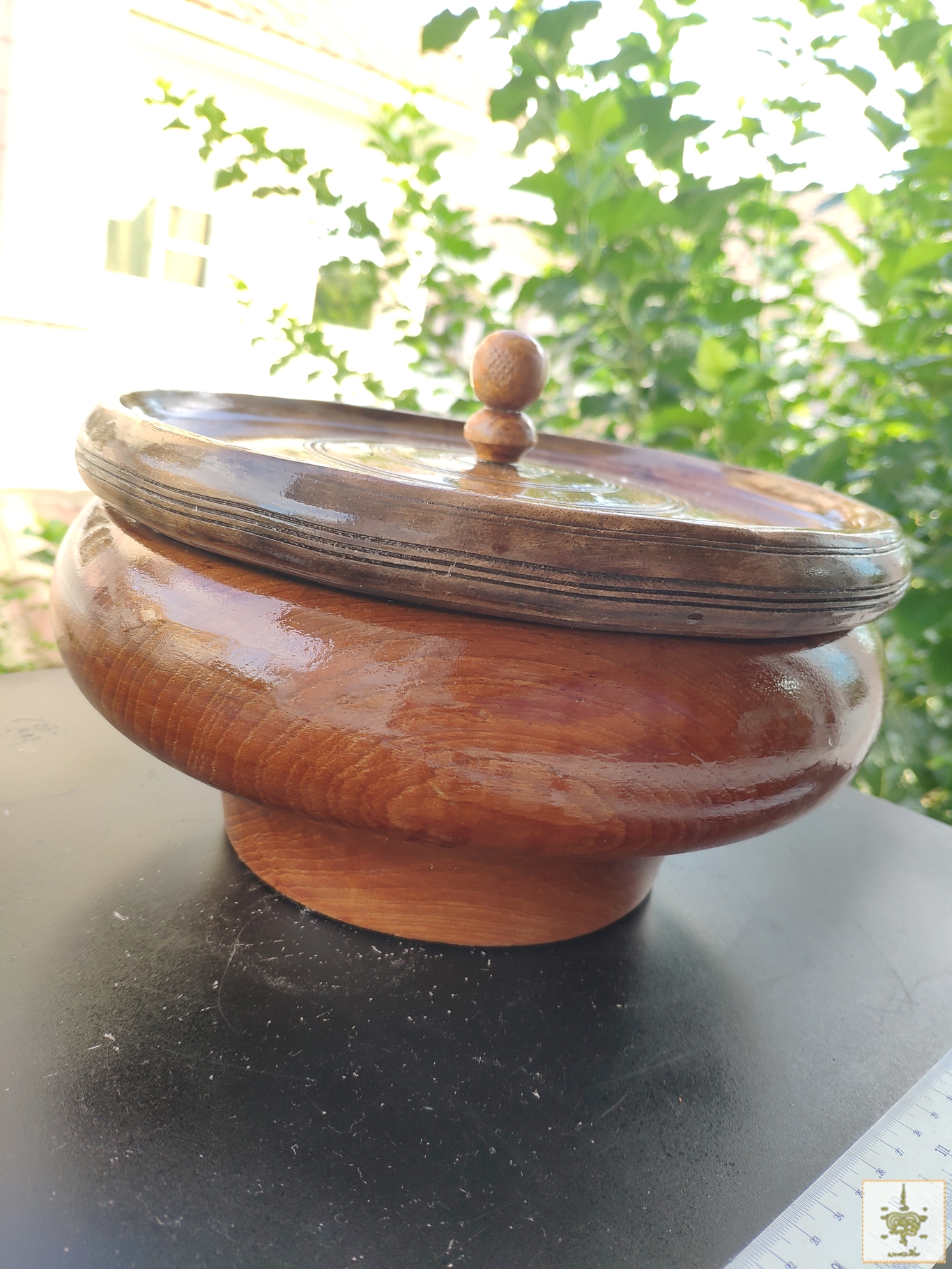 โถไม้สัก