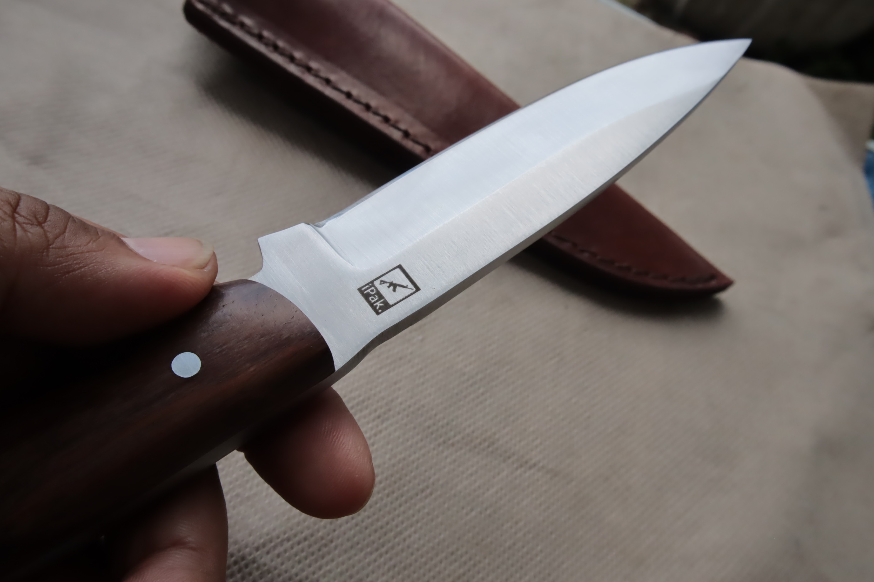 มีดเหล็ก D2 CFK IPAK Handmade D2 Custom Walnut Hunting Fish & Fowl Skinning Camp Blade Knife