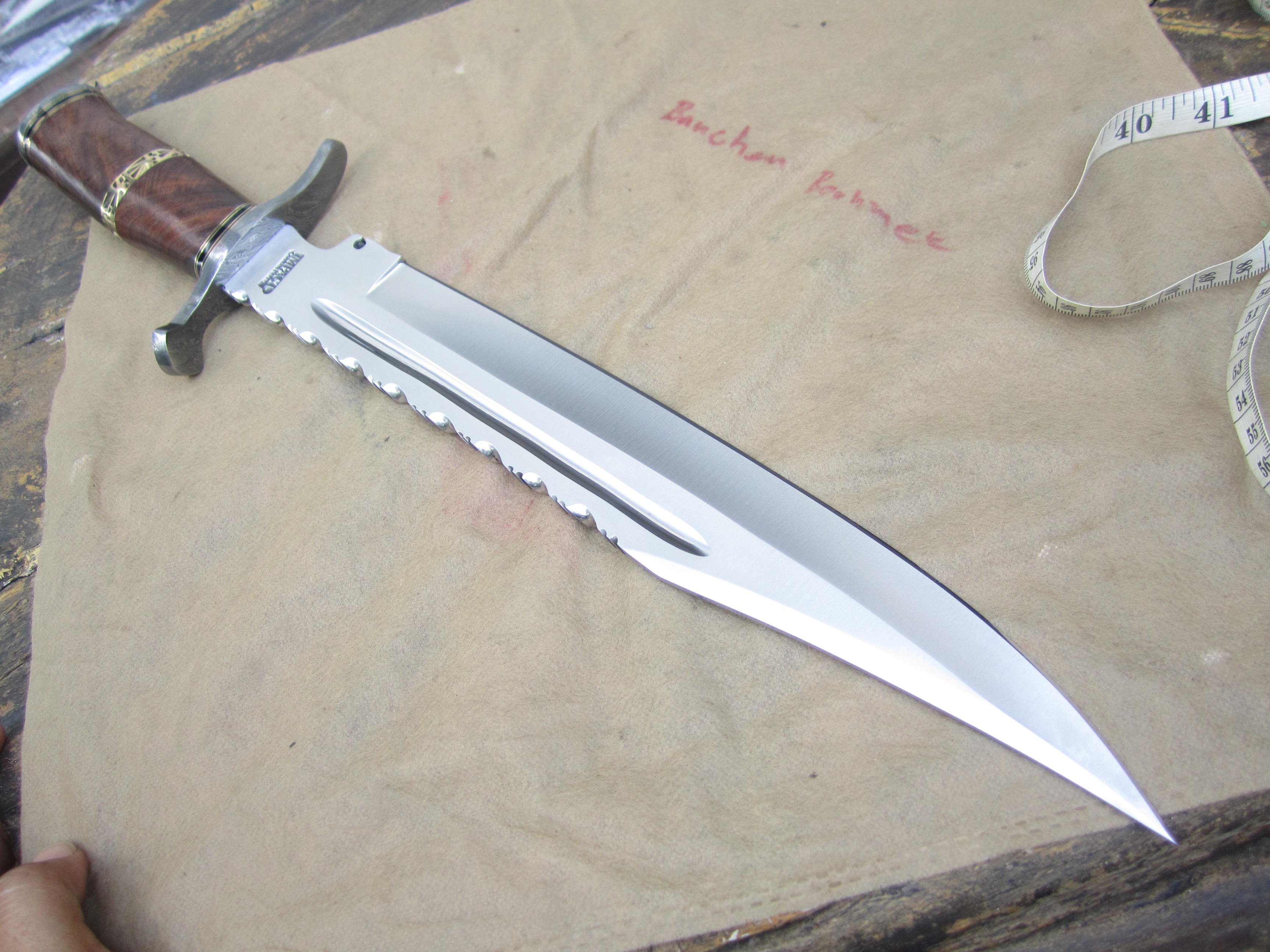 มีดใบตาย UK IMPACT CUTLERY RARE CUSTOM D2 LARGE COMBAT BOWIE KNIFE BURL WOOD DAMASCUS GUARD
