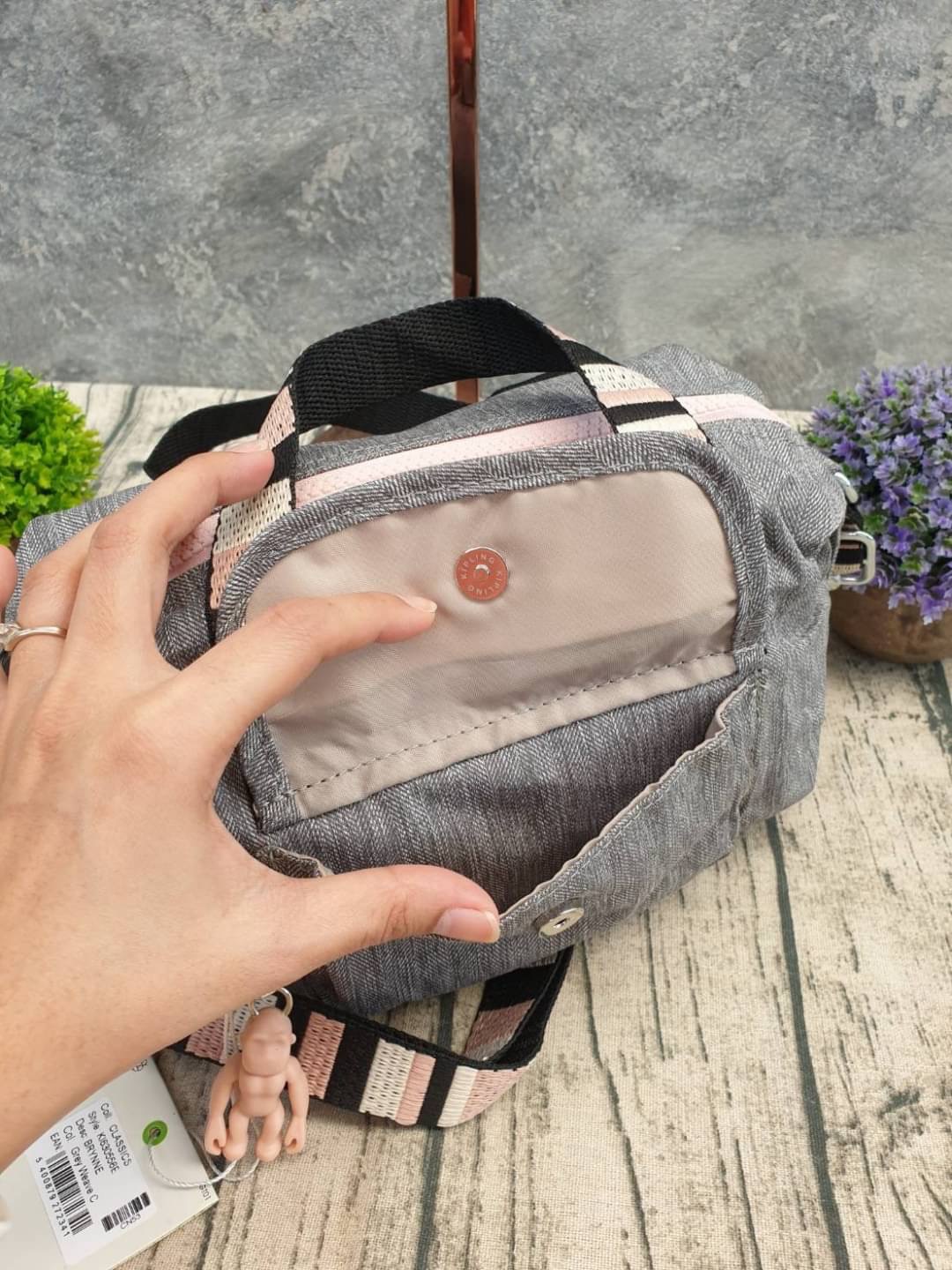 Kipling Brynne Shoulder Bag จาก Grey Weave Colletion