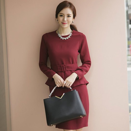 ชุดเดรสสั้นสีแดง เซ็ท2ชิ้น เสื้อแขนยาว กระโปรงสั้น สไตล์สาวออฟฟิศ ลุคเรียบหรูสวยสง่า