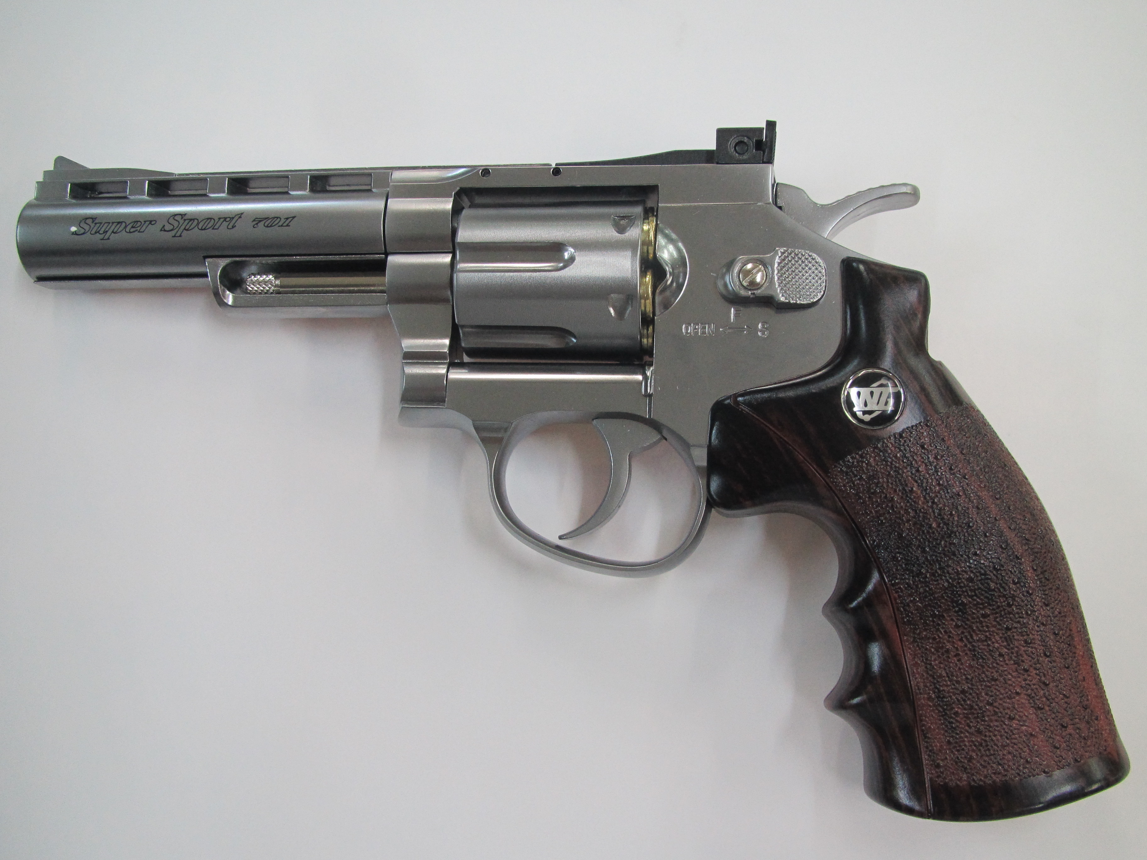 ปืนลูกโม่4นิ้ว รุ่น 701Sสีเงิน