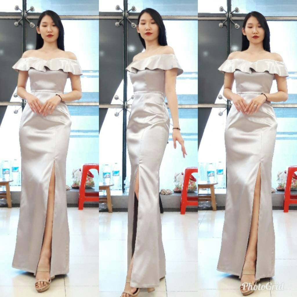 ชุดออกงานราตรียาวสีเทา เปิดไหล่แต่งระบายน่ารักๆ ผ้าดัชเชสซาติน