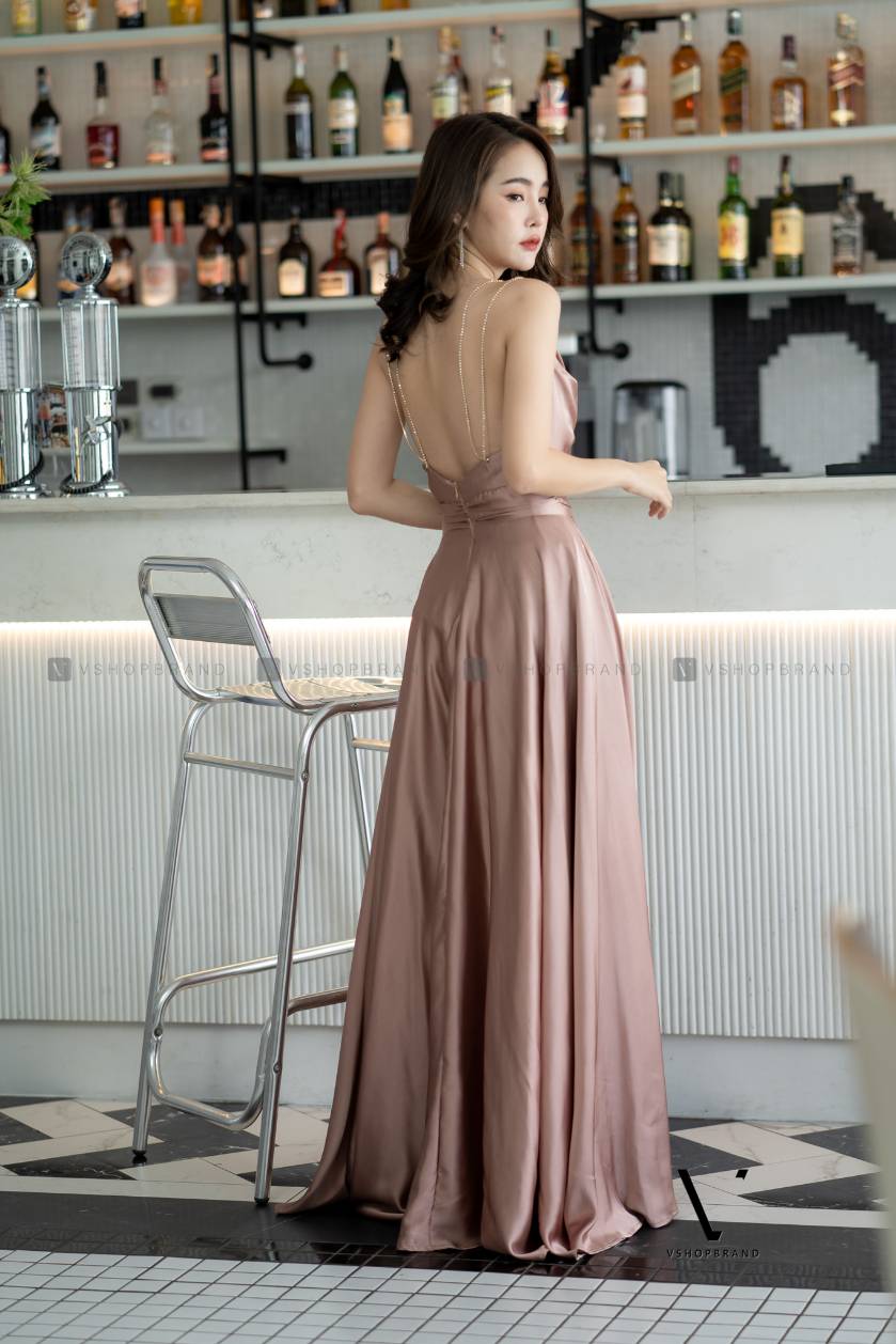 ชุดออกงานราตรียาวสีน้ำตาลทอง ชุดไปงานแต่งงานสีน้ำตาลทอง สายเดี่ยว อกจีบย้วยสวยเก๋ กระโปรงยาวทรงบาน สวยหรู สุดอลัง