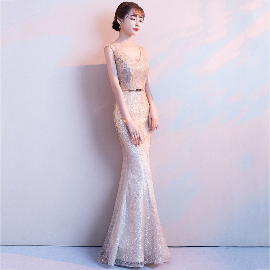 ชุดราตรี ชุดออกงาน ชุดไปงานแต่งงานสีทอง เดรสยาวแขนกุดทรงหางปลา ผ้ากากเพชร สวยหรูแพง