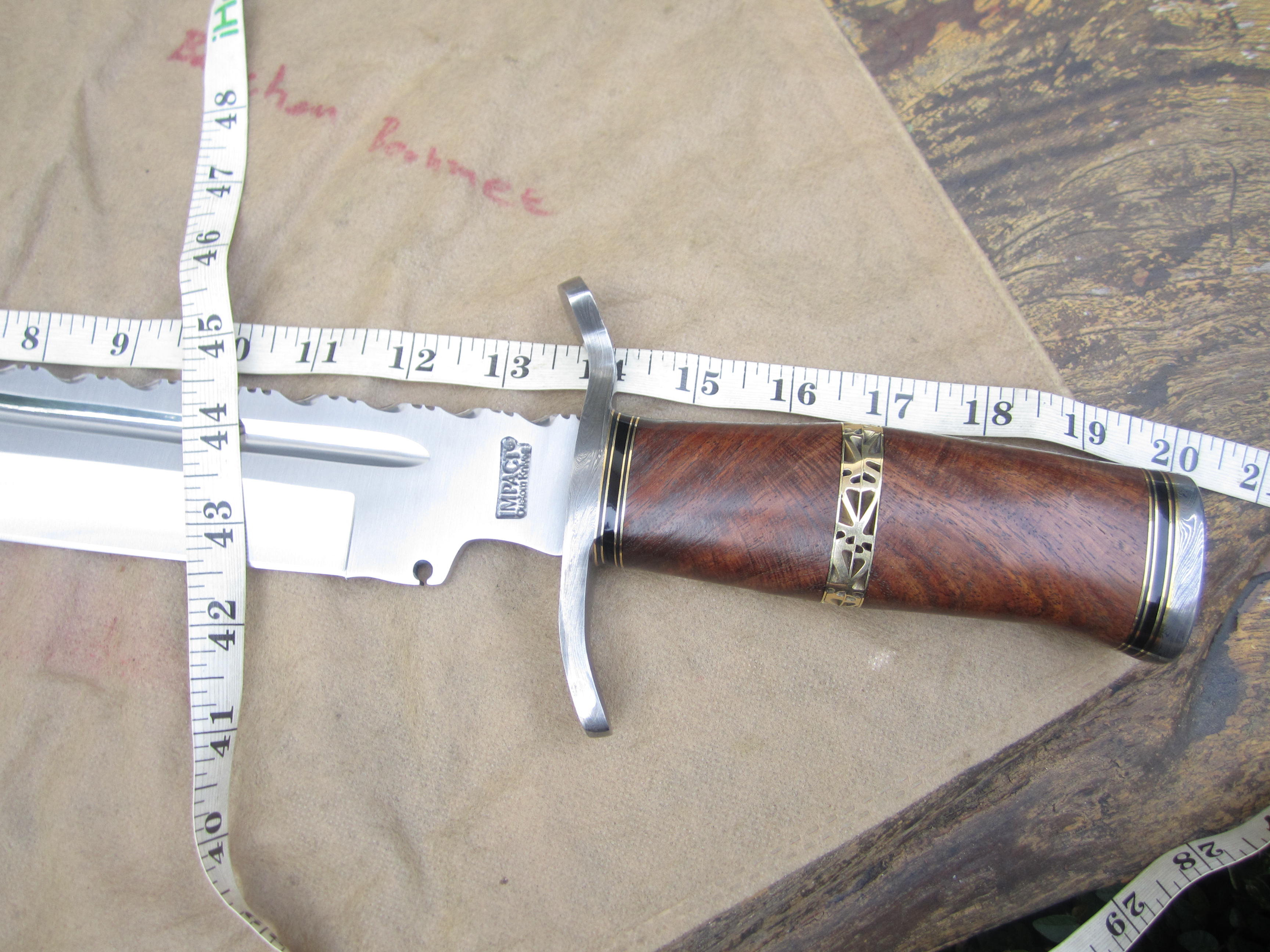 มีดใบตาย UK IMPACT CUTLERY RARE CUSTOM D2 LARGE COMBAT BOWIE KNIFE BURL WOOD DAMASCUS GUARD