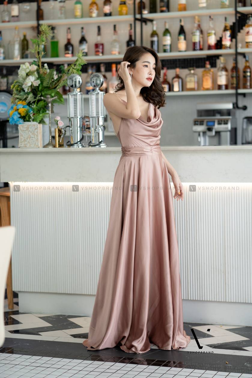 ชุดออกงานราตรียาวสีน้ำตาลทอง ชุดไปงานแต่งงานสีน้ำตาลทอง สายเดี่ยว อกจีบย้วยสวยเก๋ กระโปรงยาวทรงบาน สวยหรู สุดอลัง