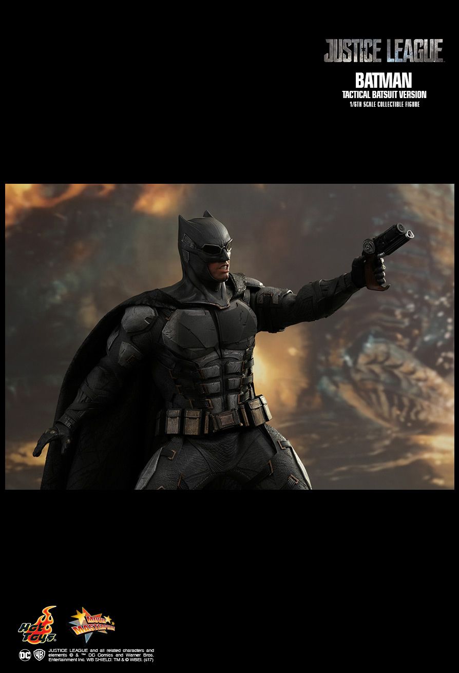 HOT TOYS 1/6 BATMAN (TACTICAL BATSUIT VERSION)