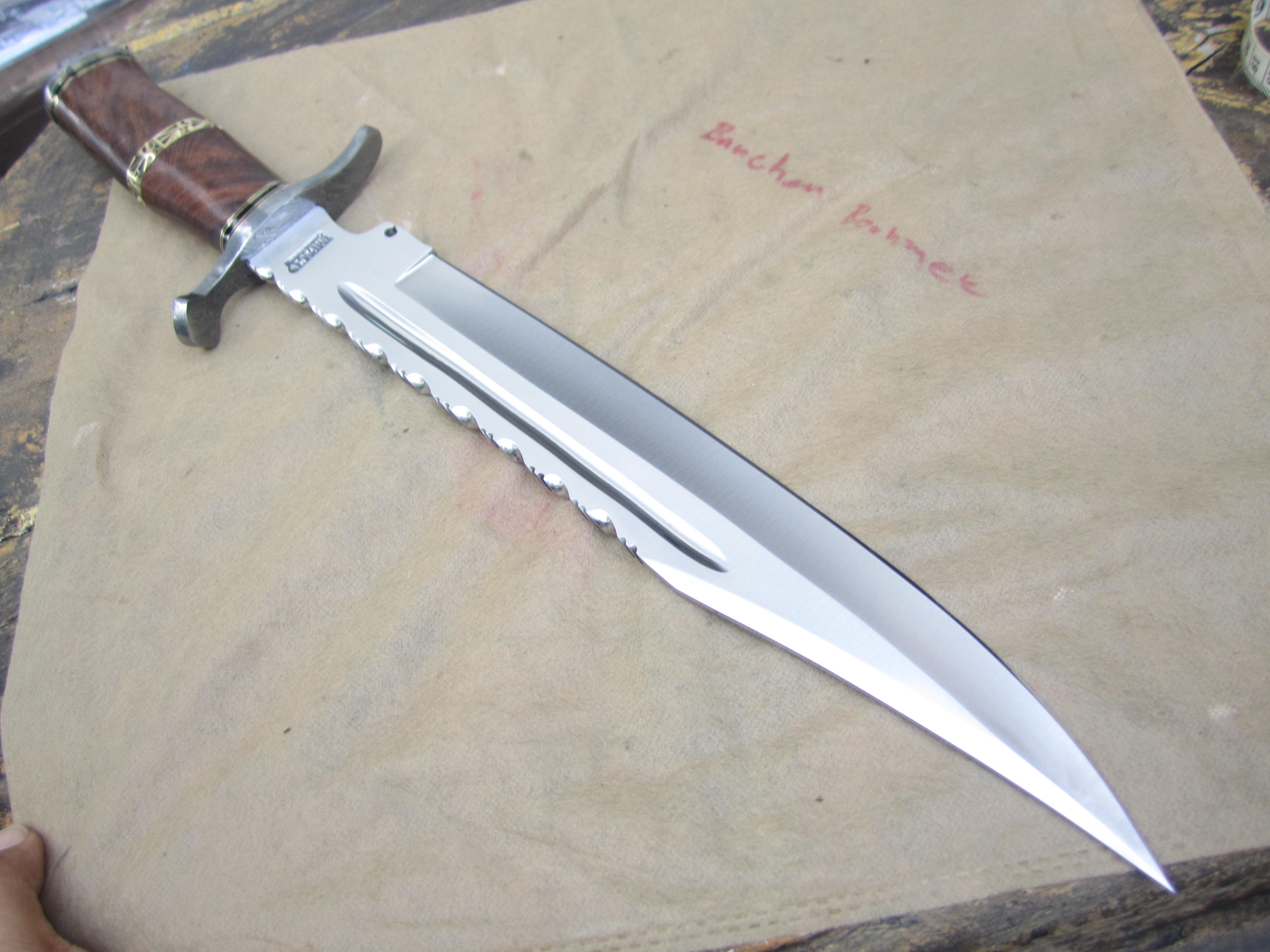 มีดใบตาย UK IMPACT CUTLERY RARE CUSTOM D2 LARGE COMBAT BOWIE KNIFE BURL WOOD DAMASCUS GUARD