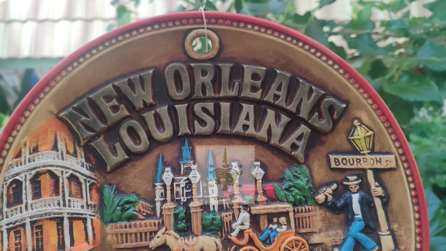 จานโชว์ลายนูน NEW ORLEANS LOUISIANA